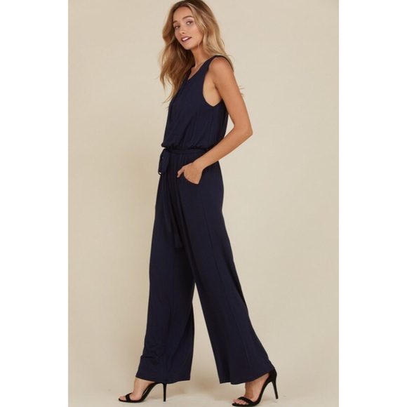 Black Sleeveless jumpsuit - Picture 2 of 5